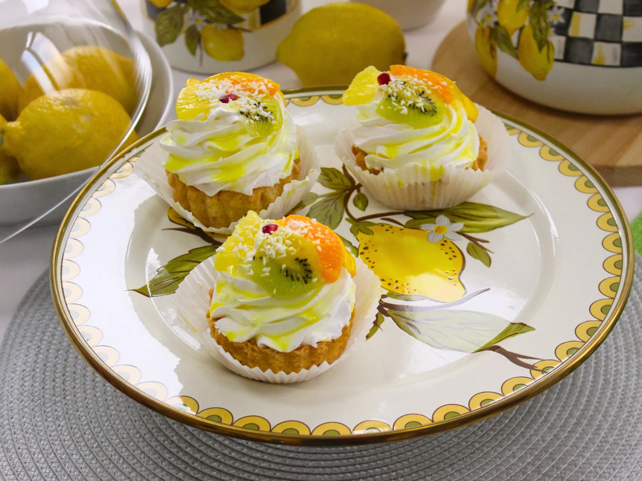 Тортівниця емальована Elmani SICILY з кришкою на ніжці (763-036) - фото 5