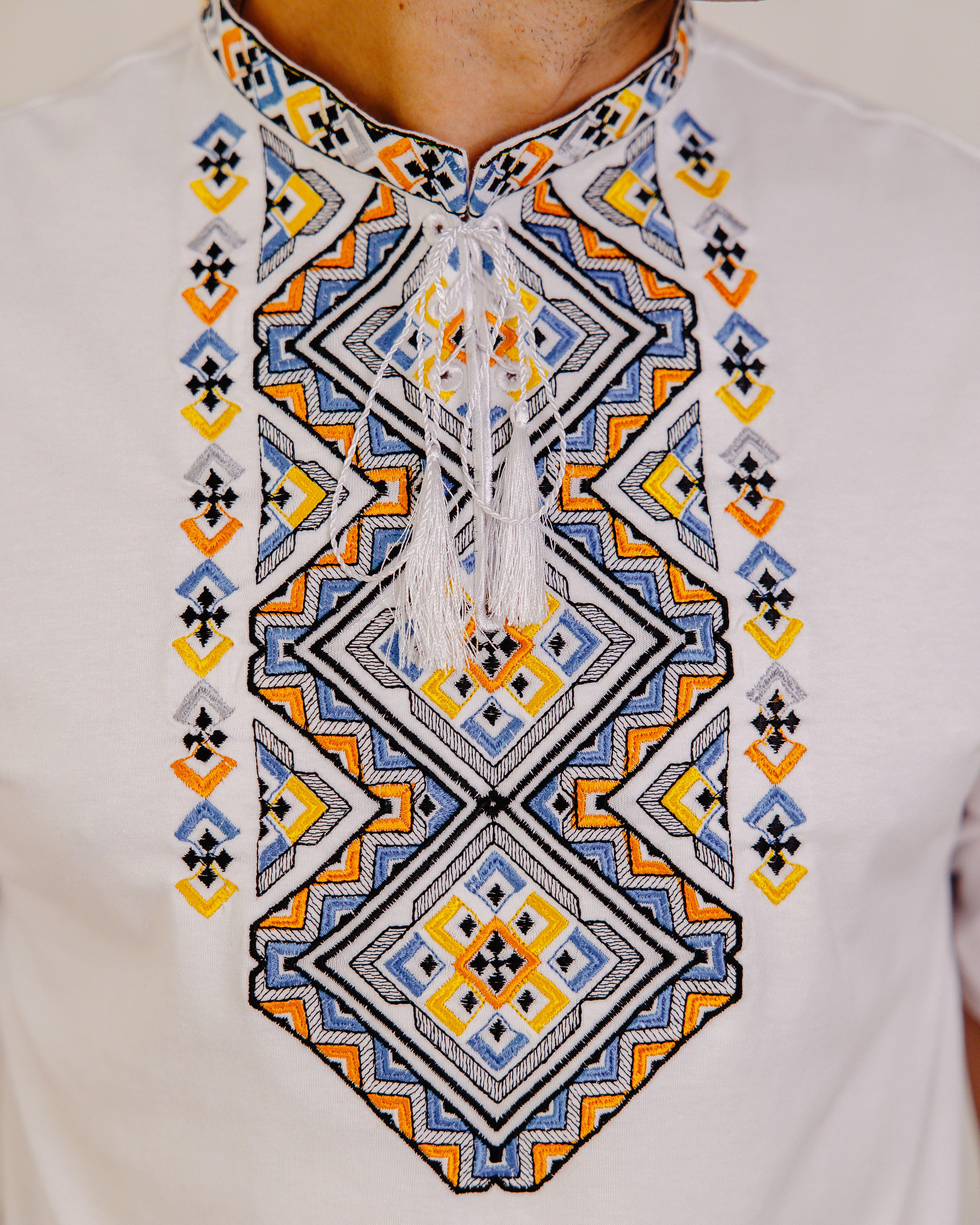 Мужская футболка с вышивкой Этника M Белый (0002353-M) - фото 3 Мужская футболка с вышивкой Этника M Белый (0002353-M) - фото 3