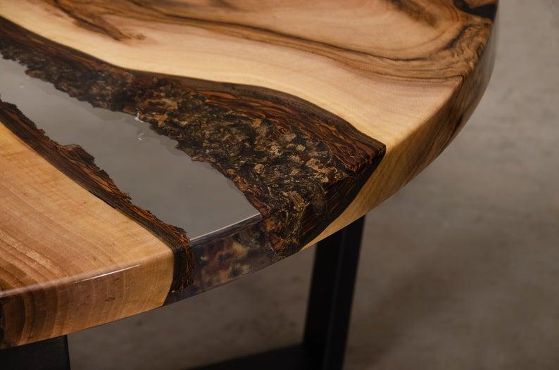 Стіл журнальний річка Балтімор дизайнерський круглий з прозорої епоксидної смоли та масиву горіха 600х480 мм - фото 2 Стіл журнальний річка Балтімор дизайнерський круглий з прозорої епоксидної смоли та масиву горіха 600х480 мм - фото 2