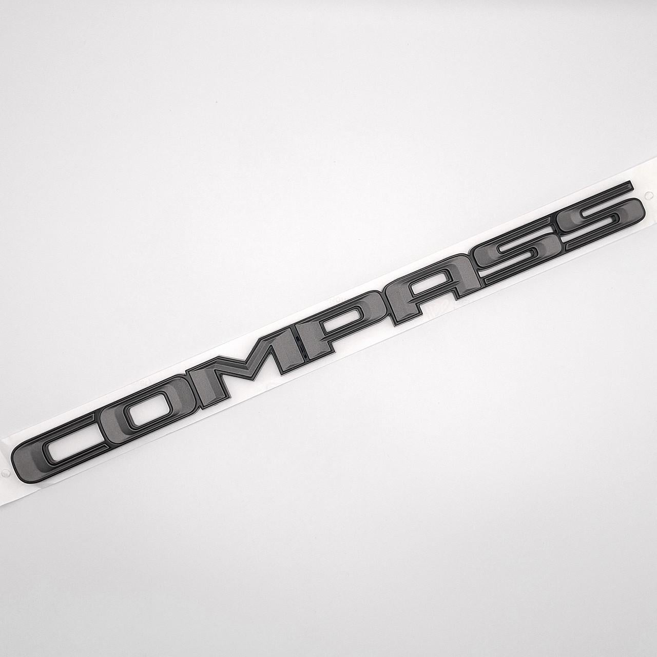 Эмблема надпись Compass Jeep ABS 35,5х2,2 см Черный/Серый матовый (2881813740)