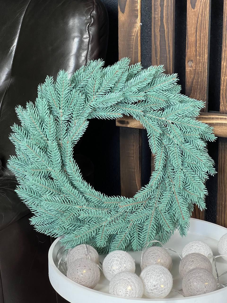 Новорічний вінок Віденський зі штучної хвої 40 см Блакитний (YA678610) - фото 2 Новорічний вінок Віденський зі штучної хвої 40 см Блакитний (YA678610) - фото 2