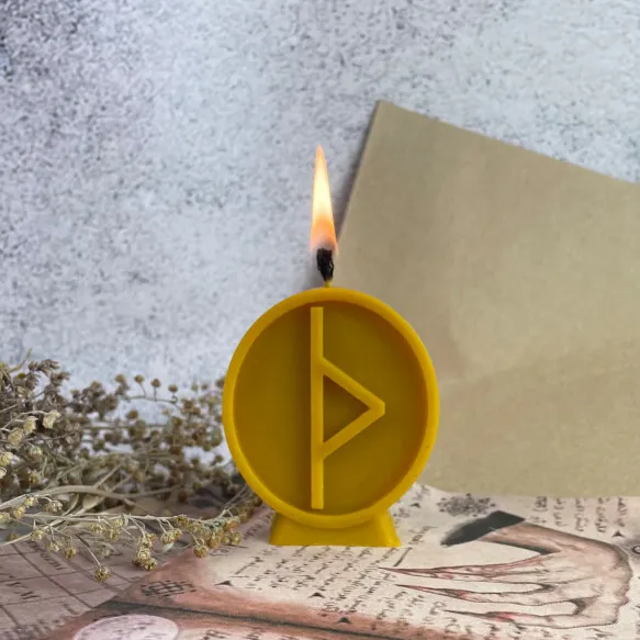 Свеча восковая руническая Турисаз (1206)