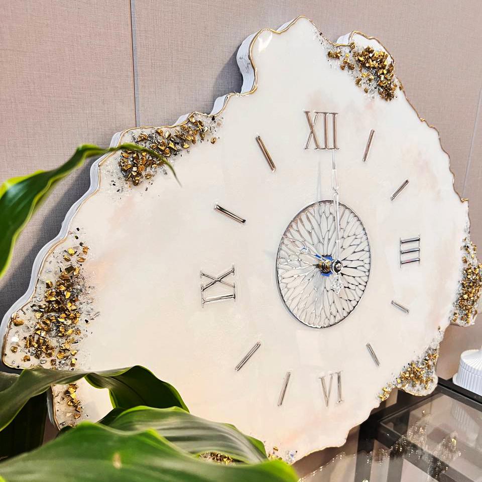 Часы настенные фигурные из эпоксидной смолы Срез камня 50х40 см