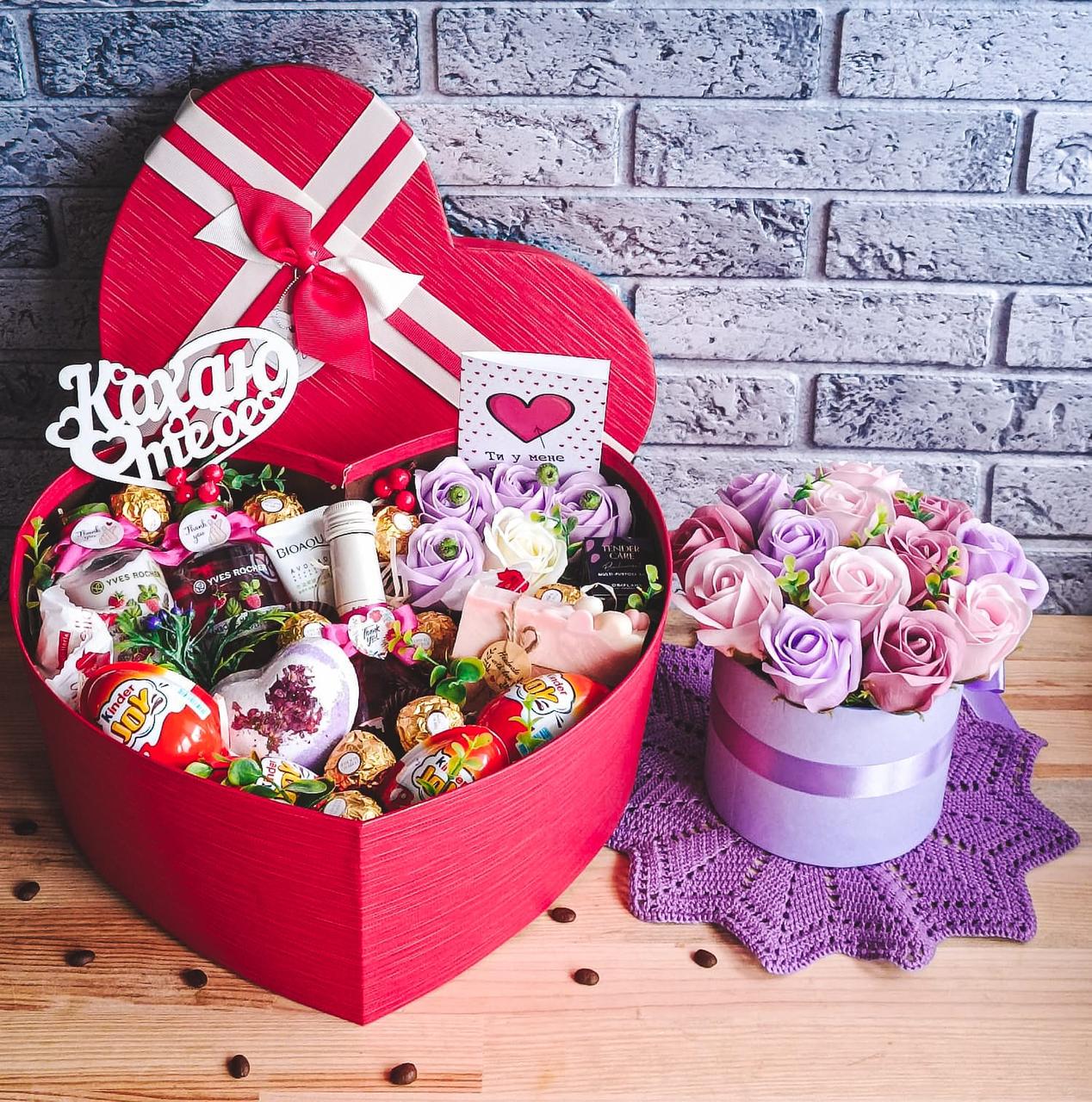 Подарунковий бокс для жінки (1822039418) Подарунковий бокс для жінки (1822039418)