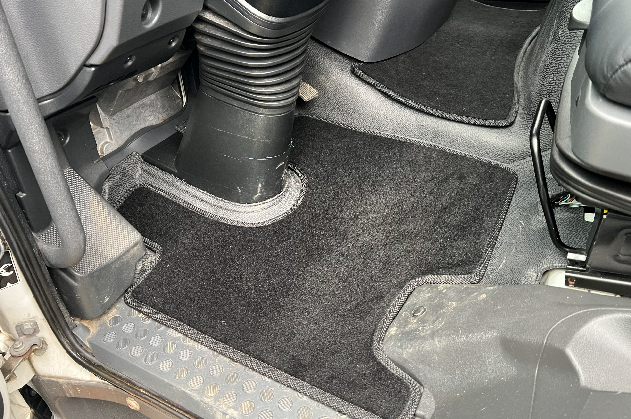 Коврики автомобильные Digital Designs Premium для Mercedes Atego 2013– гг. ткань Черный (185844)