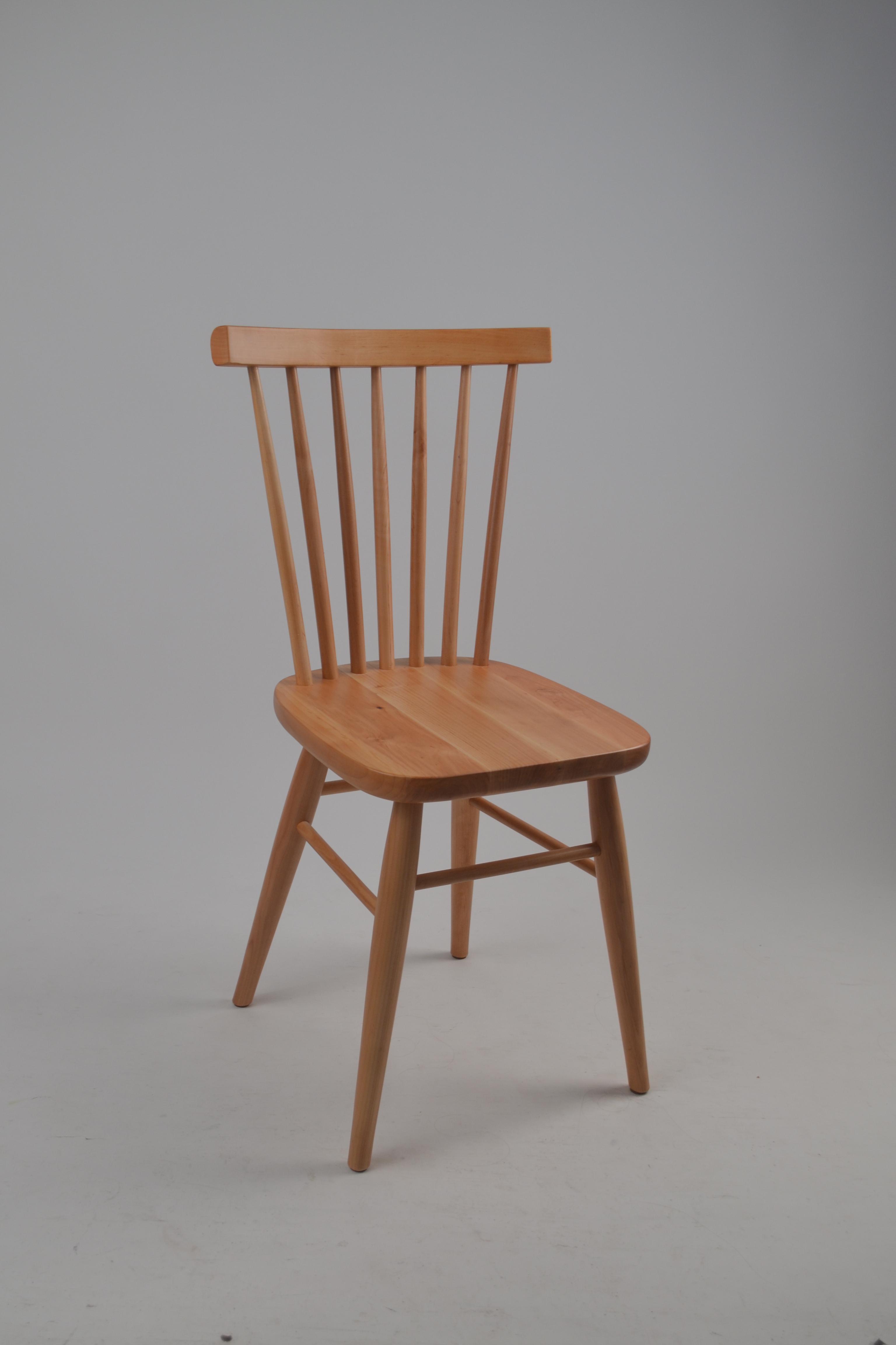 Деревянный стул из ольхи с шелковисто-матовым покрытием (27639058)