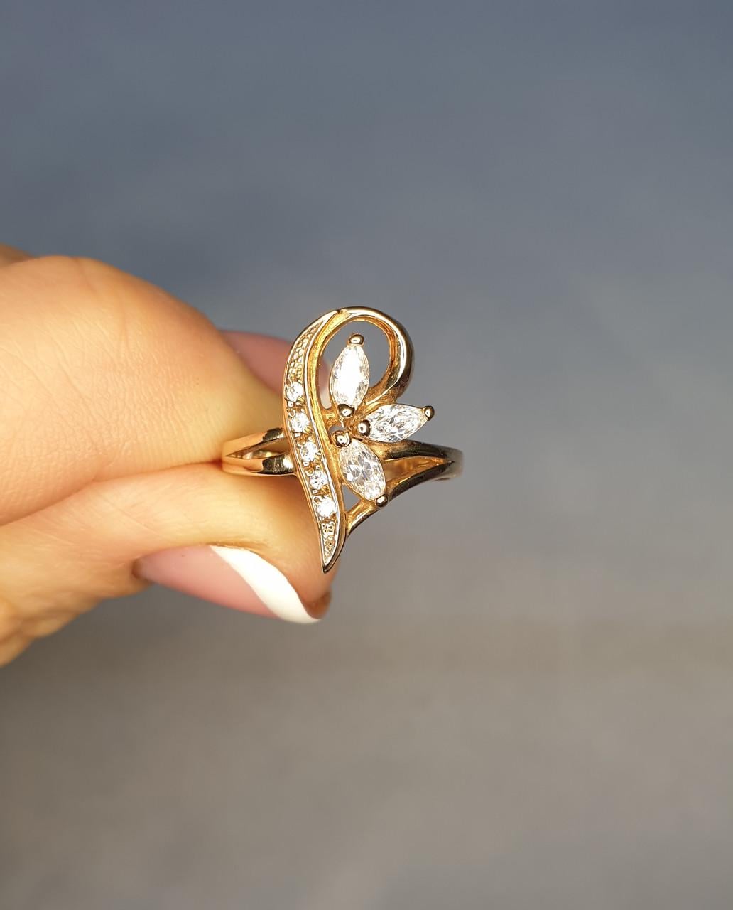 Кольцо позолоченное Цветок с кубическим цирконием р. 15 2,1 г (1519687512)