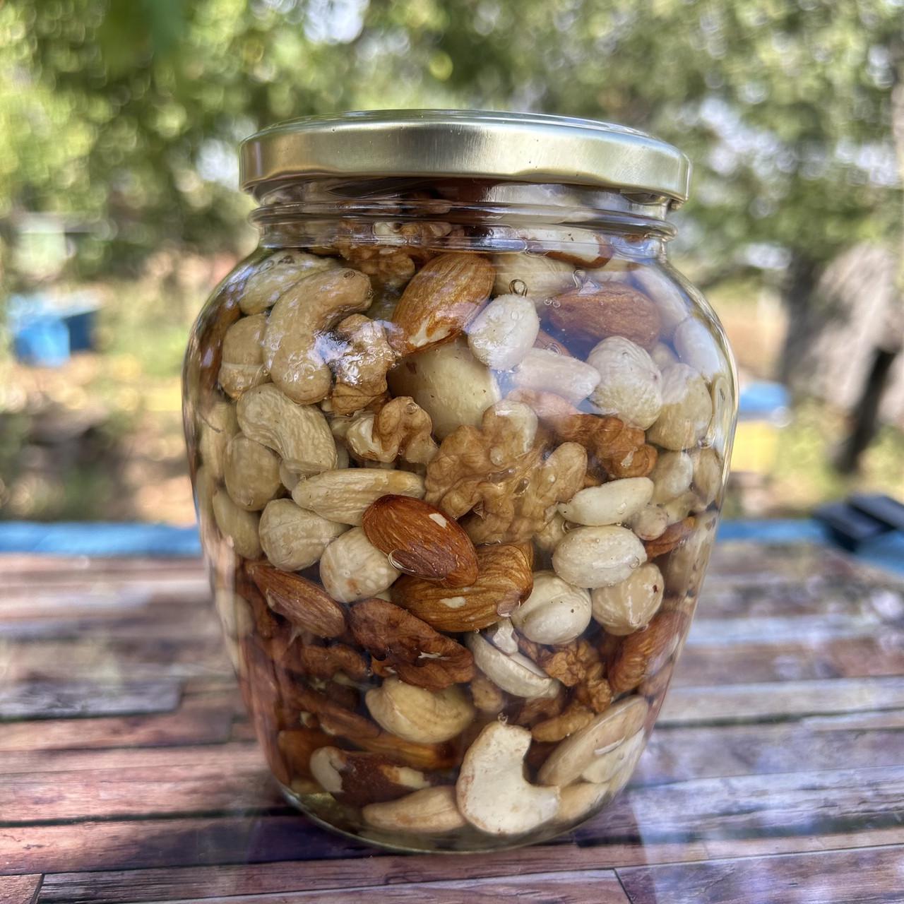 Мед акації з горіхами Асорті 720 мл 850 г (1981771374)