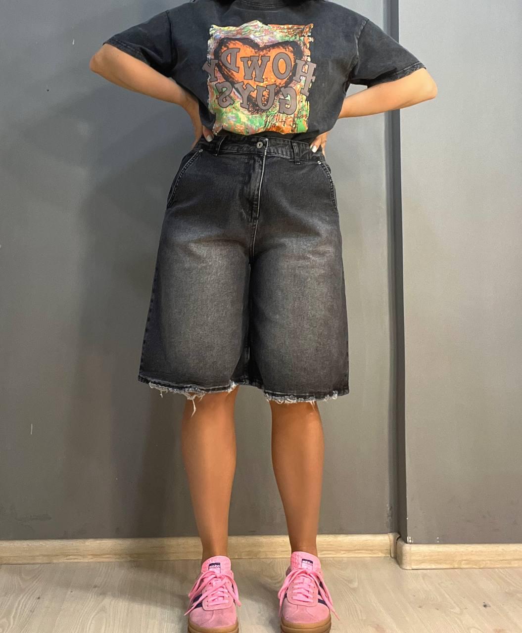 Шорты женские джинсовые Q-4 Denim 544-24 бермуды косые карманы длина до колен рваные р. 34 Черный (2467) - фото 2 Шорты женские джинсовые Q-4 Denim 544-24 бермуды косые карманы длина до колен рваные р. 34 Черный (2467) - фото 2