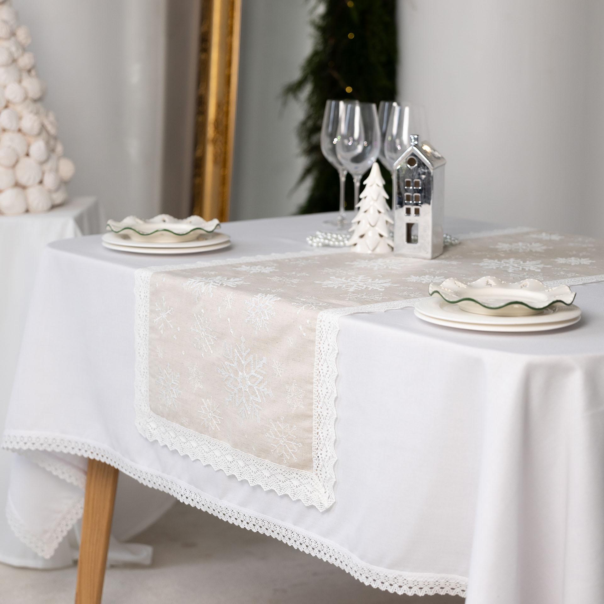 Доріжка на стіл новорічна Едельвіка Сніжинки з мереживом 1,43х0,52 м (550-25/08)