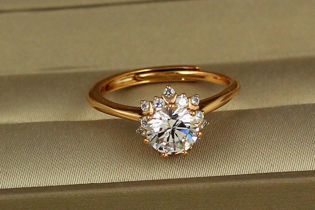 Кольцо Xuping Jewelry раздвижное элегантное с белым камнем р. 18 Золотистый (1684369409)