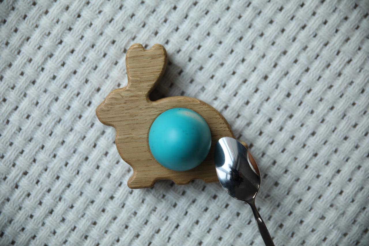 Подставка из дерева дуба для 1 крашанки Кролик 11х10,5х2,5 см (WDE-4.2)