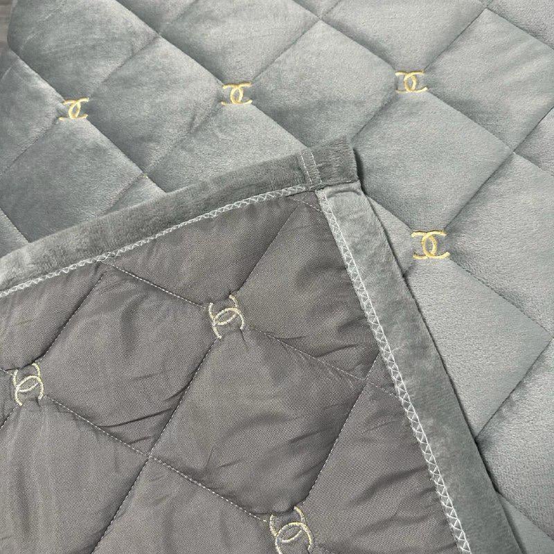 Покрывало на кровать велюровое полуторное 150x210 см Светло-серый (28821652) - фото 2 Покрывало на кровать велюровое полуторное 150x210 см Светло-серый (28821652) - фото 2