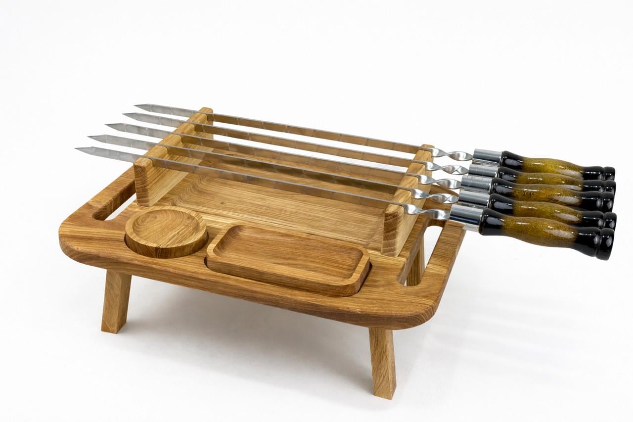 Доска для подачи шашлыка GrillMaster SJ-6558 на ножках с двумя соусниками 50х34х7 см (10-164-SJ-6558). Доска для подачи шашлыка GrillMaster SJ-6558 на ножках с двумя соусниками 50х34х7 см (10-164-SJ-6558).