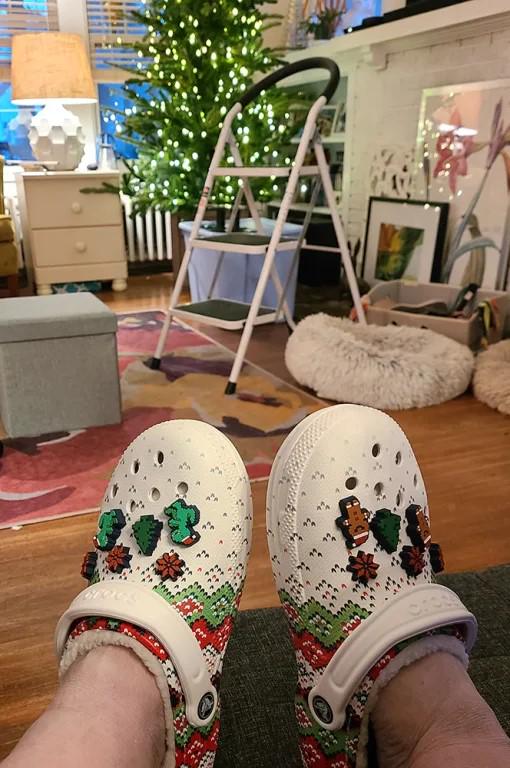 Сабо Crocs Classic Lined Holiday Charm р. W7/EUR 37-38 White/Multi (10856937) - фото 10