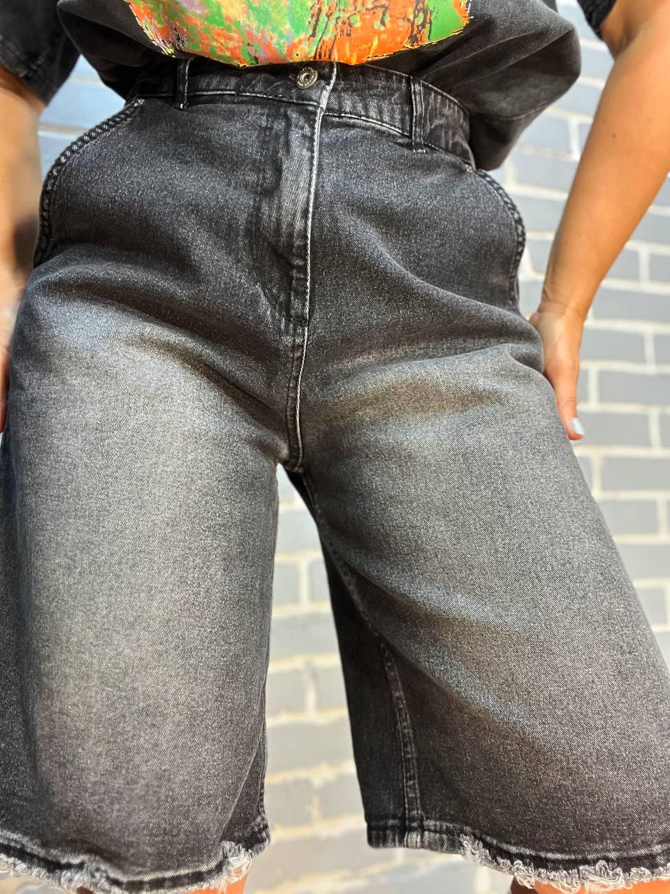 Шорты женские джинсовые Q-4 Denim 544-24 бермуды косые карманы длина до колен рваные р. 34 Черный (2467) - фото 7 Шорты женские джинсовые Q-4 Denim 544-24 бермуды косые карманы длина до колен рваные р. 34 Черный (2467) - фото 7