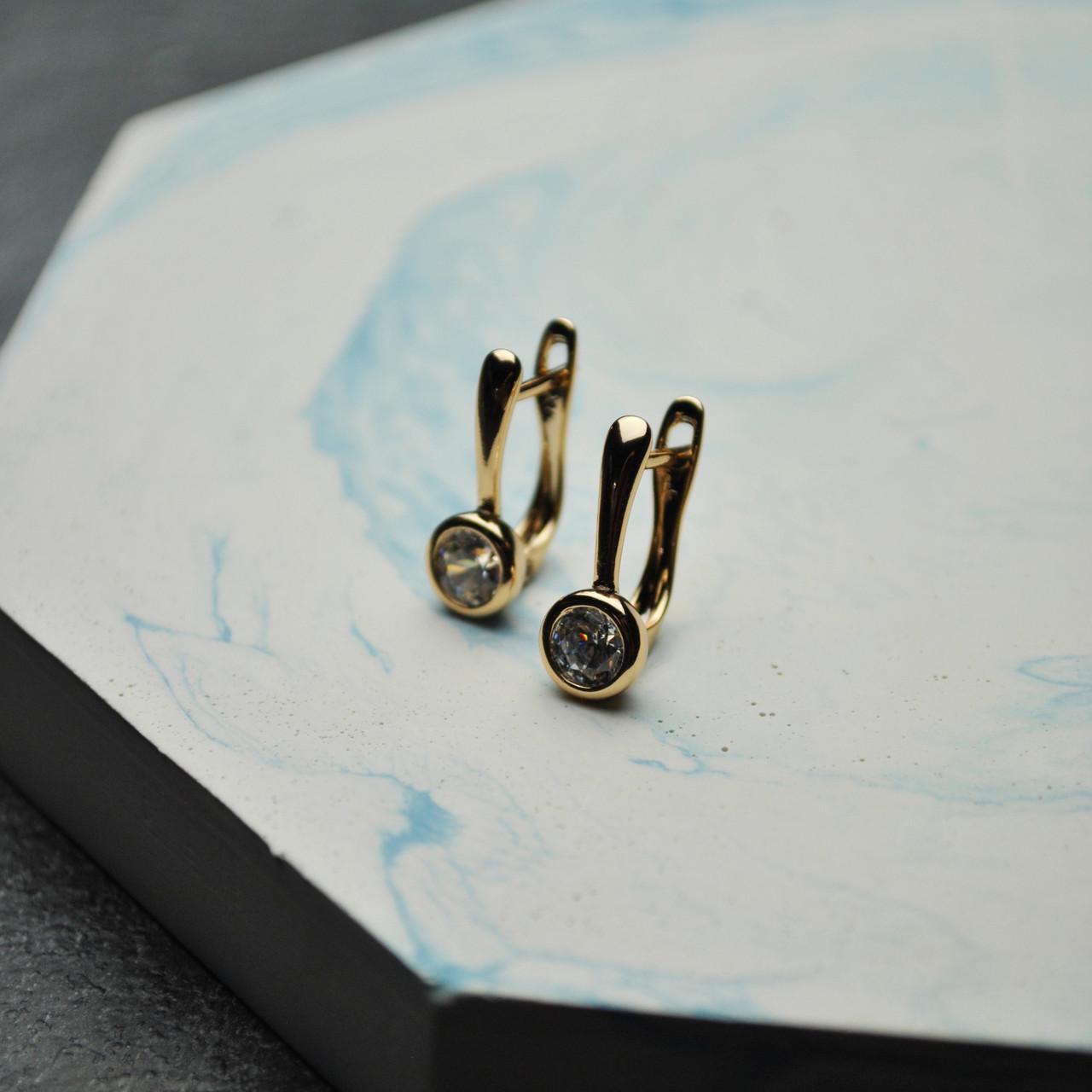 Серьги с фианитом в оправе медицинская сталь позолота 6 мм (x157)