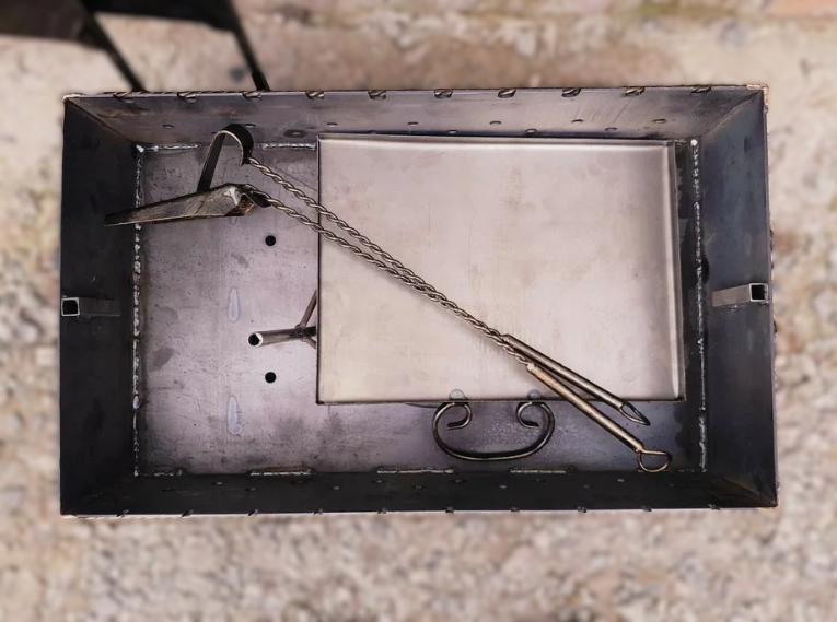 Мангал з бічними столиками/підставкою для казана з совком і кочергою на 10 шампурів (7068) - фото 6