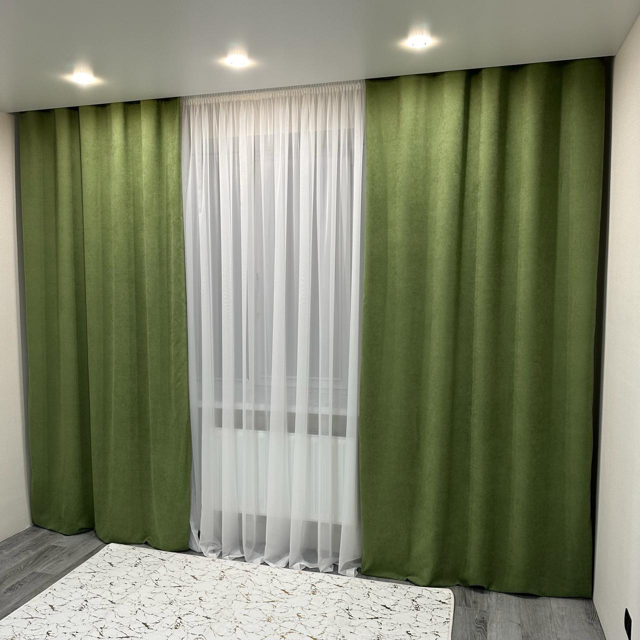 Комплект штор микровелюр 2 шт. 1,5х2,7 м готовые на шторной тесьме 6 см Оливковый (petek-586) - фото 5