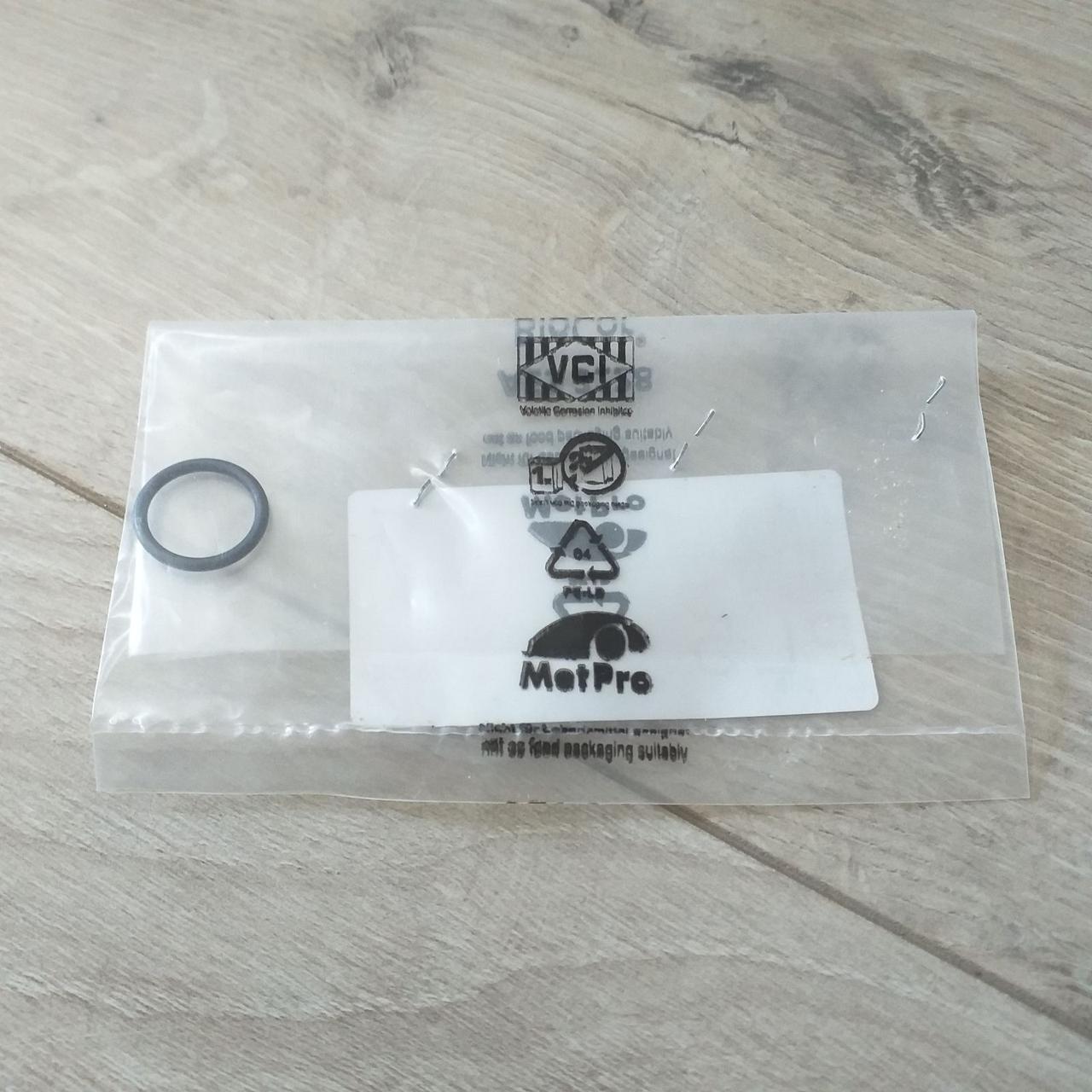 Кольцо уплотнительное трубки ОЖ VAG Golf Passat Touareg A3-A4 A8 Q7 Octavia WHT006114 (KG-6629) Кольцо уплотнительное трубки ОЖ VAG Golf Passat Touareg A3-A4 A8 Q7 Octavia WHT006114 (KG-6629)