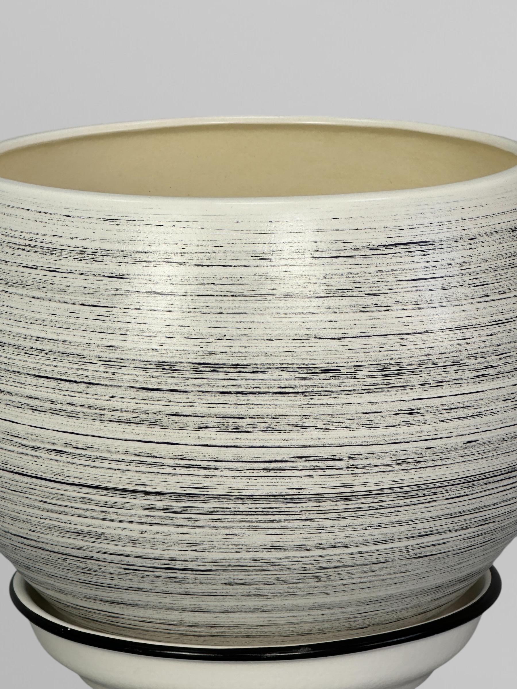 Горщик для квітів керамічний Куля глянець 4,1 л Білий з чорними смужками (Г02003) - фото 3 Горщик для квітів керамічний Куля глянець 4,1 л Білий з чорними смужками (Г02003) - фото 3