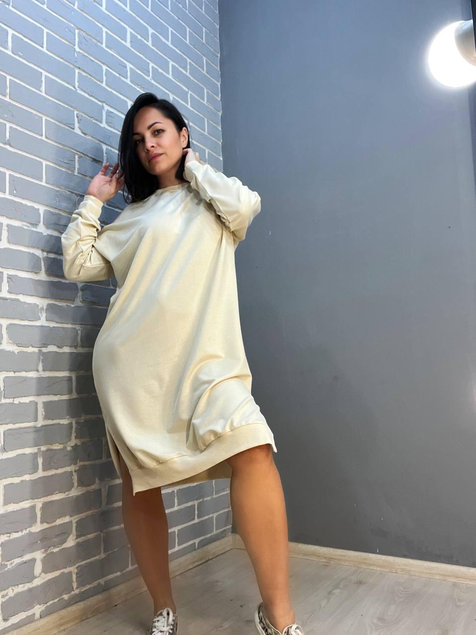 Платье женское MY CITY 8211 спортивное средняя длина разрезы снизу резинка двунитка OS Молочный (1882) - фото 4