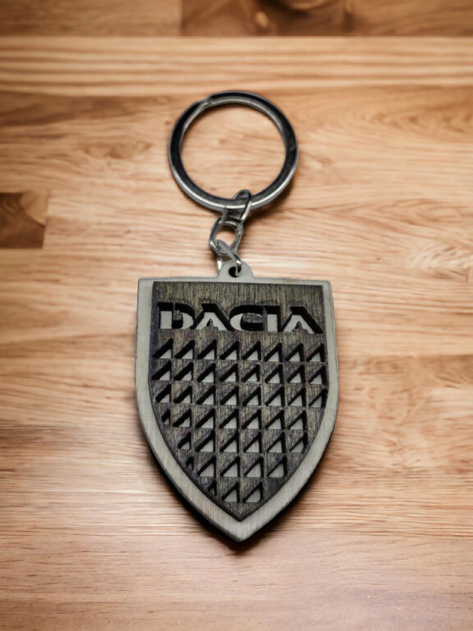 Брелок для автомобіля з дерева Dacia (2226817286)