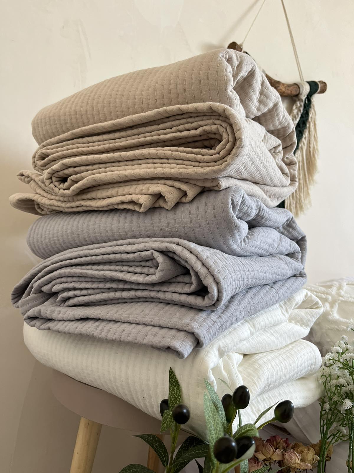 Покрывало стеганое ZEINTEX OSLO хлопковое 140х200 см Бежевый (20940705) - фото 3 Покрывало стеганое ZEINTEX OSLO хлопковое 140х200 см Бежевый (20940705) - фото 3