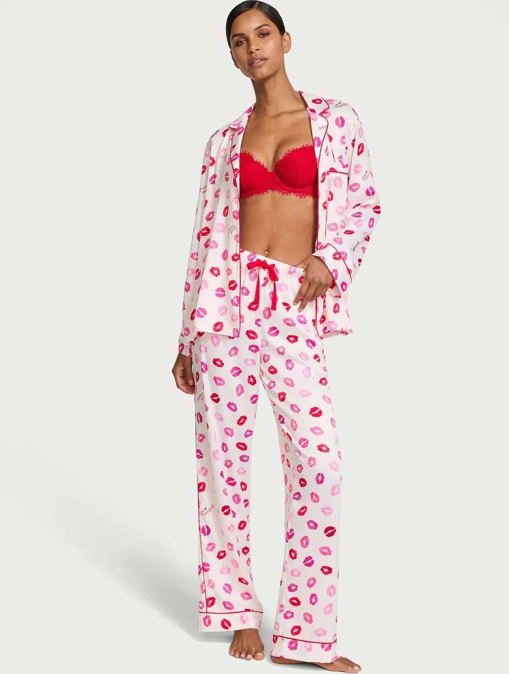 Піжама сатинова сорочка/штани Victoria's Secret Glazed Satin Long Pajama Set Coconut Lipstick Kisses XS Білий (26989741)