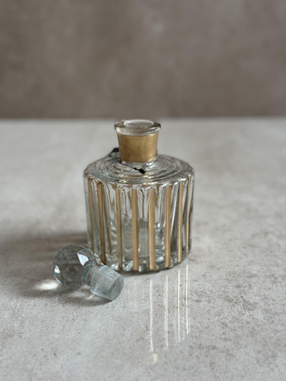 Графін із кришкою для J-LINE скляний 0,5 л Прозорий/Золотий - фото 2 Графін із кришкою для J-LINE скляний 0,5 л Прозорий/Золотий - фото 2