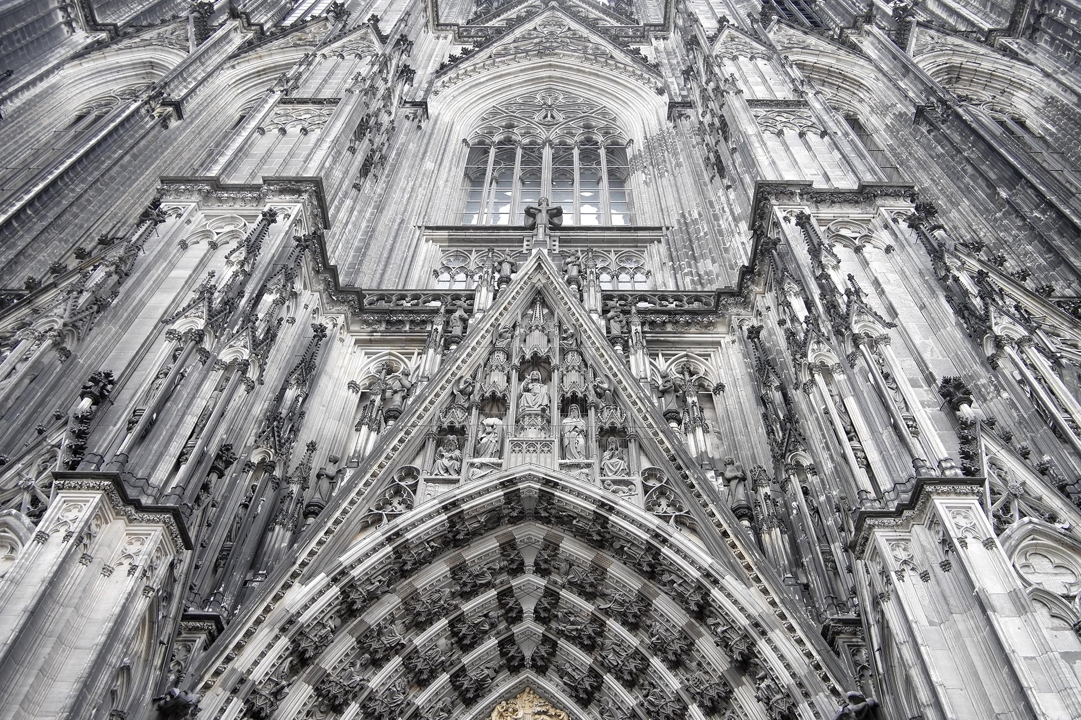 Фотообои флизелиновые Upstream Вид снизу на здание храма 230х153 см (SPF-145/3)