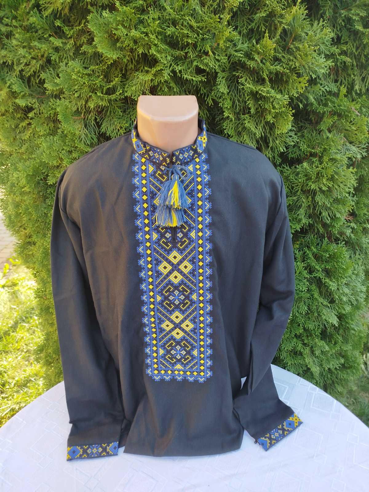 Вишиті сорочки для пари з синьо-жовтим квітковим орнаментом на натуральному домотканому полотні р. 46 Чорний (1898223346) - фото 2 Вишиті сорочки для пари з синьо-жовтим квітковим орнаментом на натуральному домотканому полотні р. 46 Чорний (1898223346) - фото 2