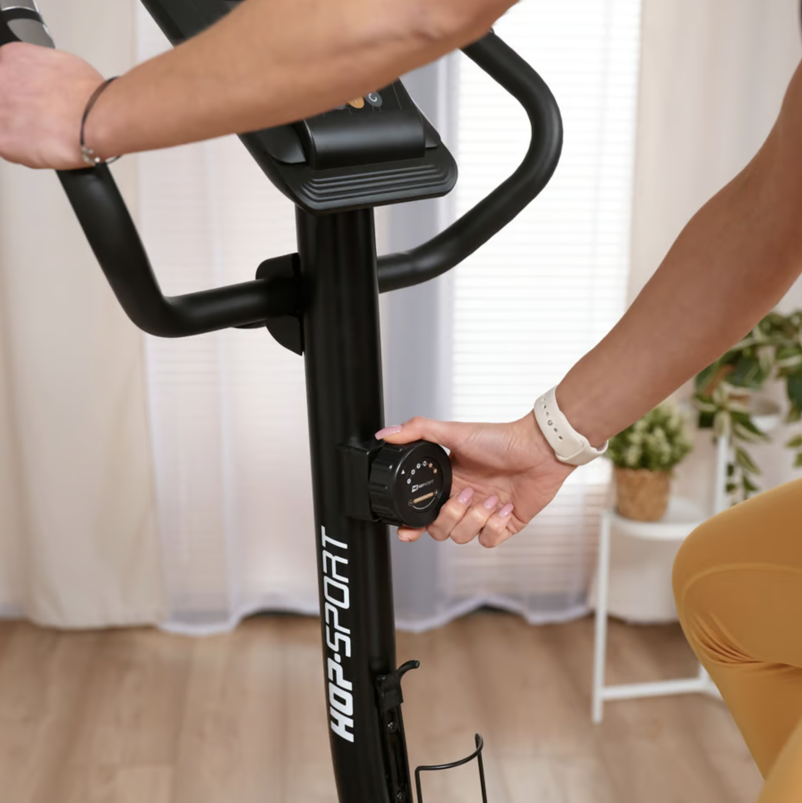 Велотренажер Hop-Sport HS-4000H Grant Чорно-золотистий (4689) - фото 8 Велотренажер Hop-Sport HS-4000H Grant Чорно-золотистий (4689) - фото 8