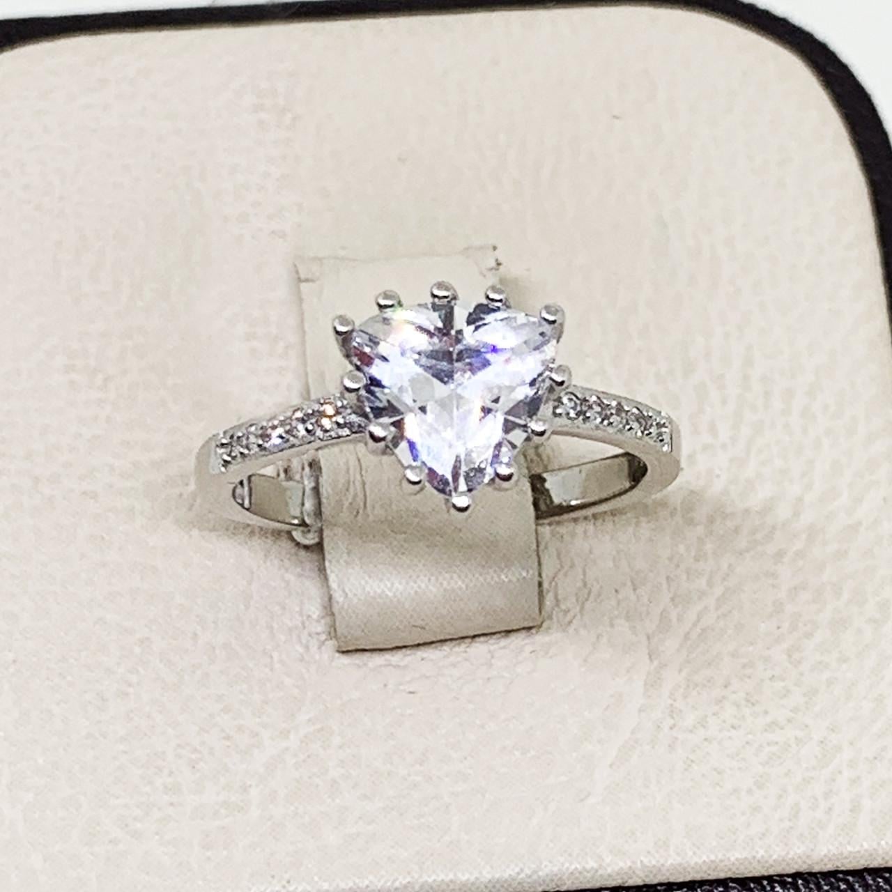 Кольцо серебряное с кубическим цирконием 3,23 г р. 18 (1655812673)