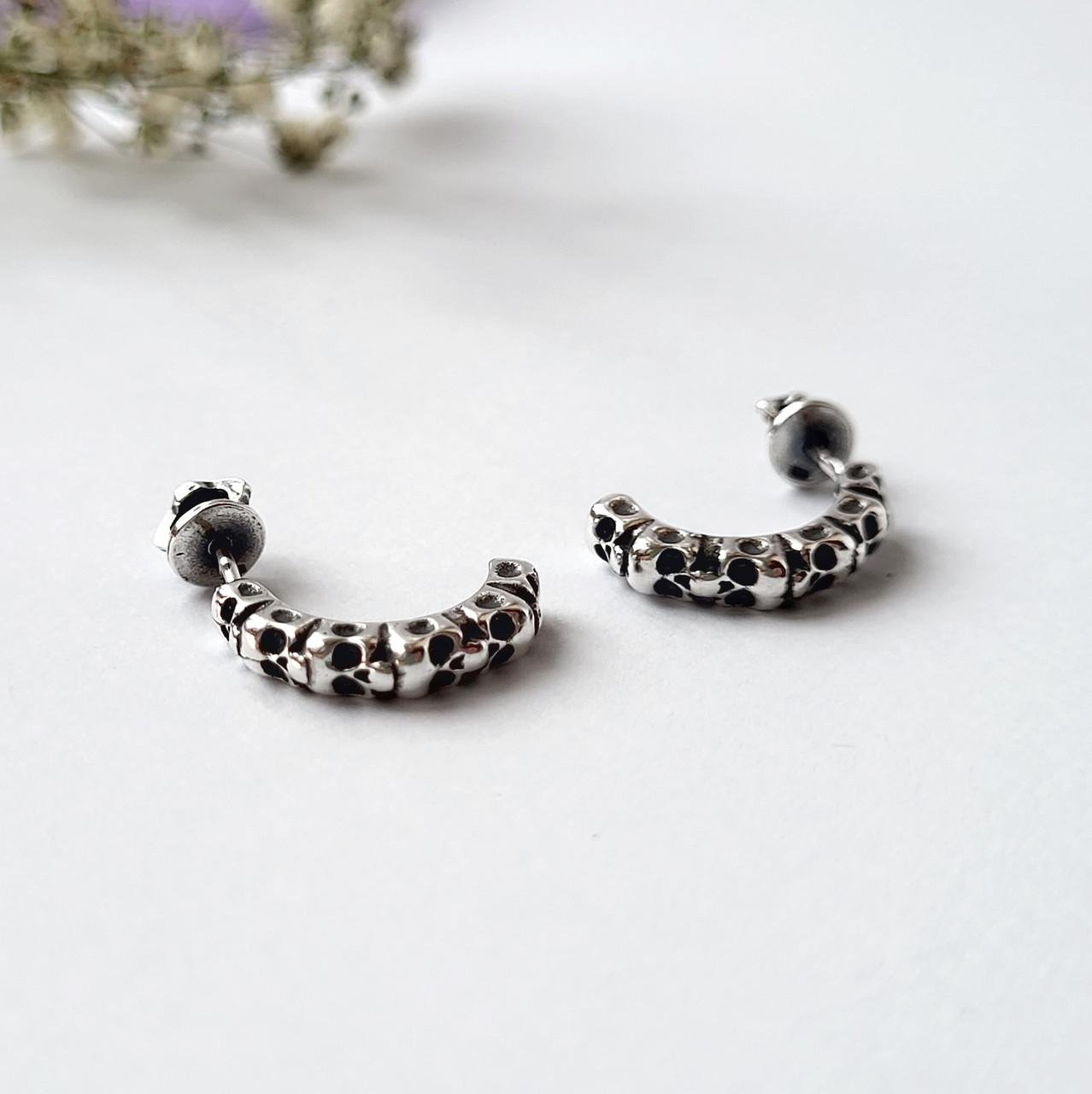 Серьги на закрутках Черепа без камней серебро 925 пробы 3,50 г (54033ч)