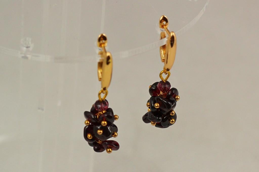 Серьги-подвески кисть из натурального граната 4 см Золотистый (32899040)