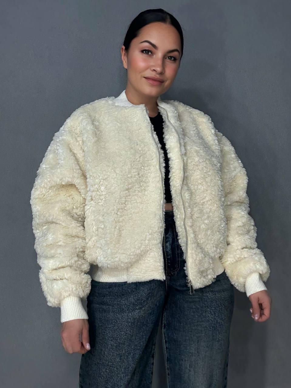 Шуба женская Lady Yep 10016 мех тедди бомбер короткая оверсайз р. 44 Молочный (5899)