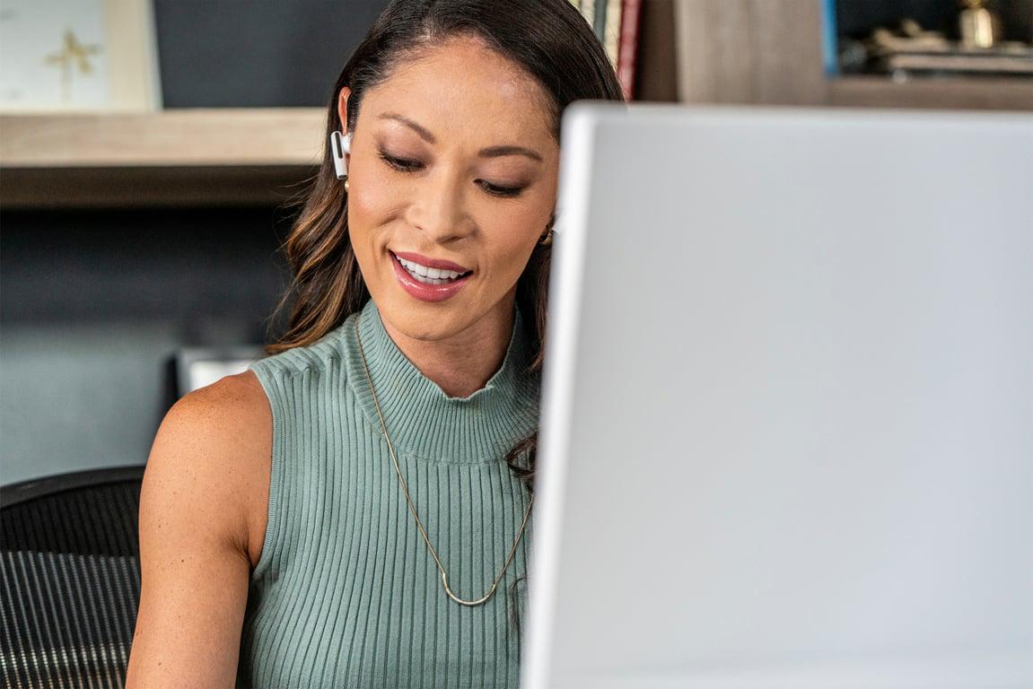 Навушники TWS Poly Voyager Free 60 UC (7Y8H4AA) - фото 6 Навушники TWS Poly Voyager Free 60 UC (7Y8H4AA) - фото 6