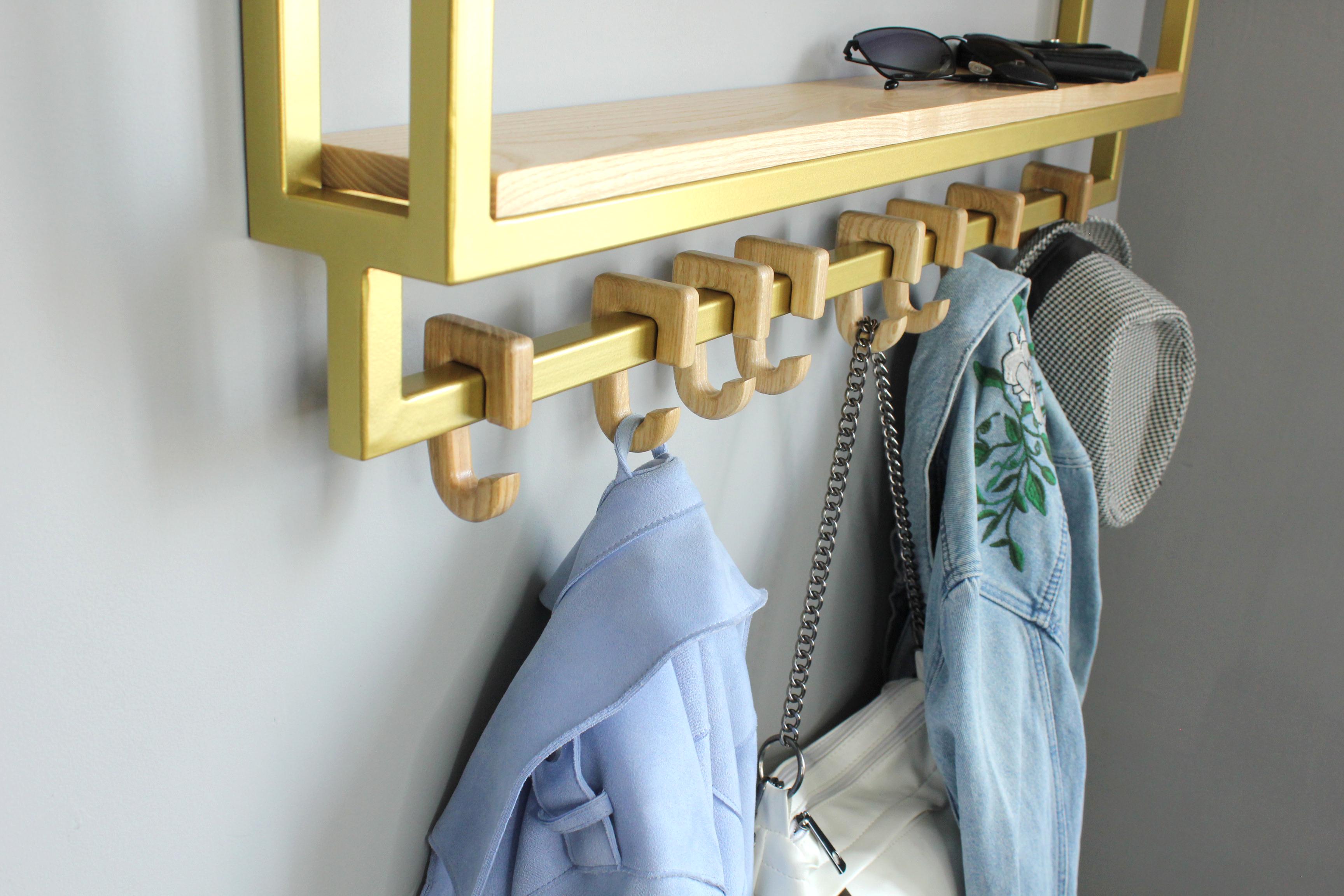 Полка-вешалка из дерева и металла в прихожую с 8 деревянными крючками 80х28,5х10 см (ML-15.5) - фото 3