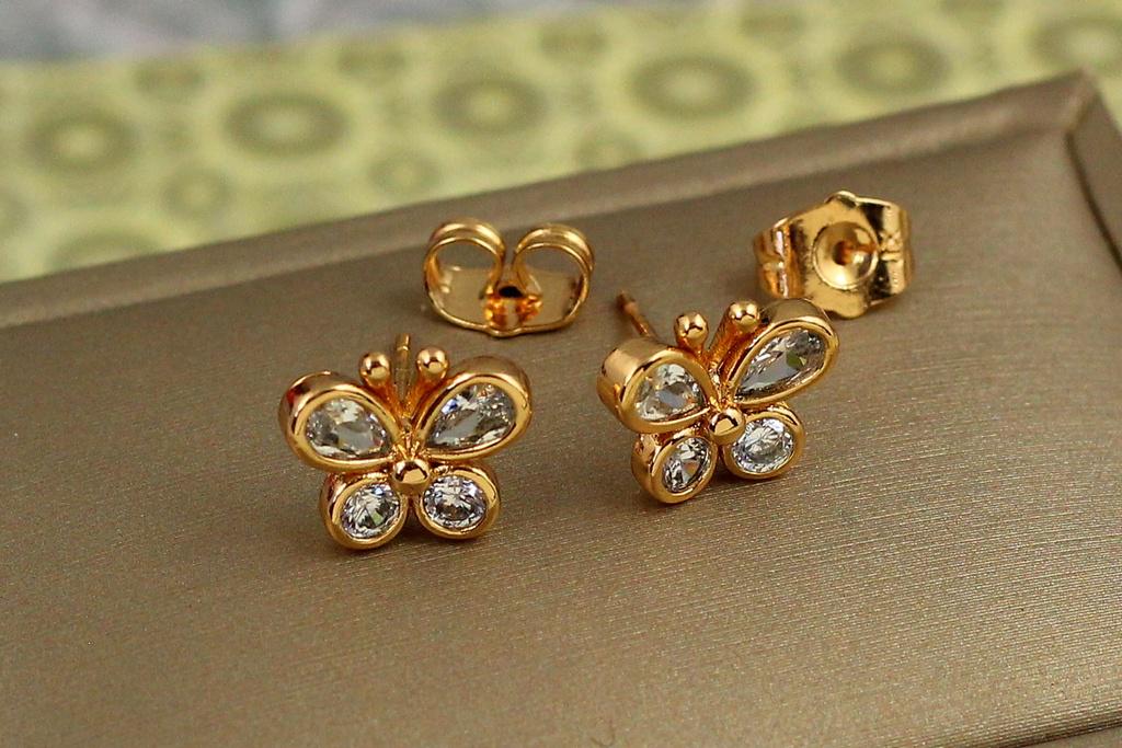 Серьги гвоздики Xuping Jewelry бабочка с камнями в ободке 1 см Золотистая (27975331)