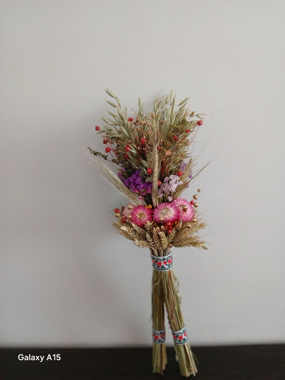 Дидух рождественский из колосья пшеницы/льна и овса на трех ножках 35-40 см с лентой вышиванкой Черный (2822701416) - фото 2 Дидух рождественский из колосья пшеницы/льна и овса на трех ножках 35-40 см с лентой вышиванкой Черный (2822701416) - фото 2