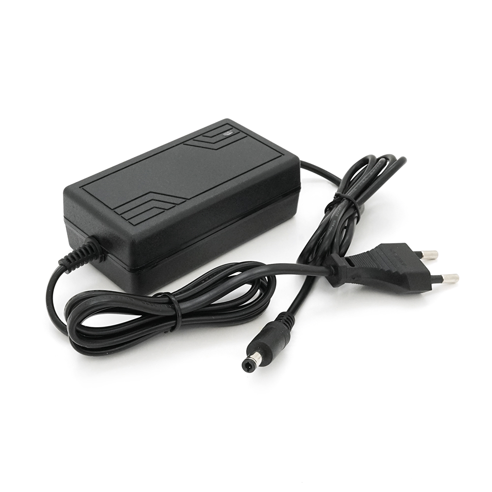 Зарядное устройство VOLTRONIC LiFePO4 12V 4S 1,5A с индикацией для аккумуляторов электроинструментов (36770)