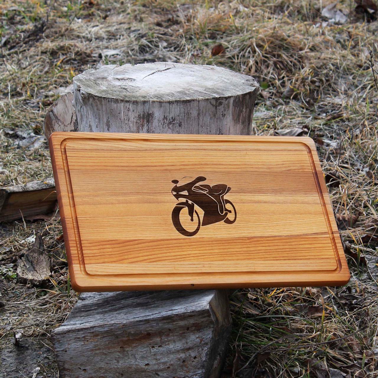 Доска кухонная прямоугольная 25x40 см с гравировкой Мотоцикл