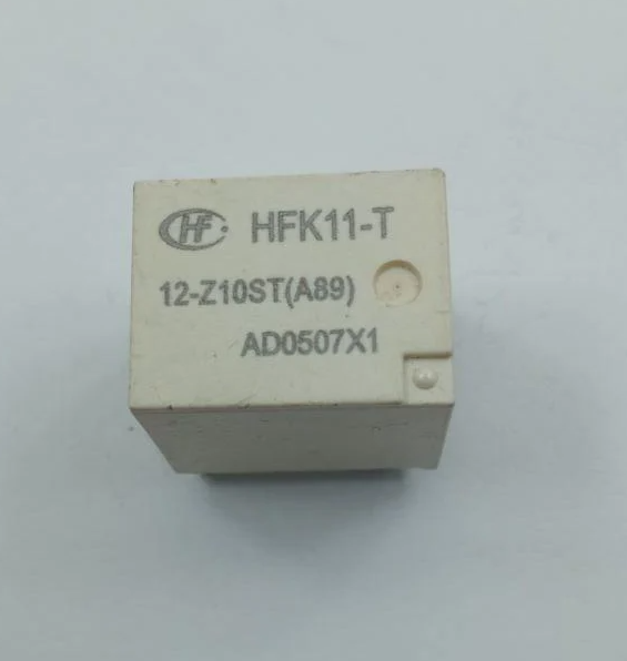 Реле Hongfa HFK11-T12-Z10ST(DC12V 70A) 19x15,9x17 мм (13921)