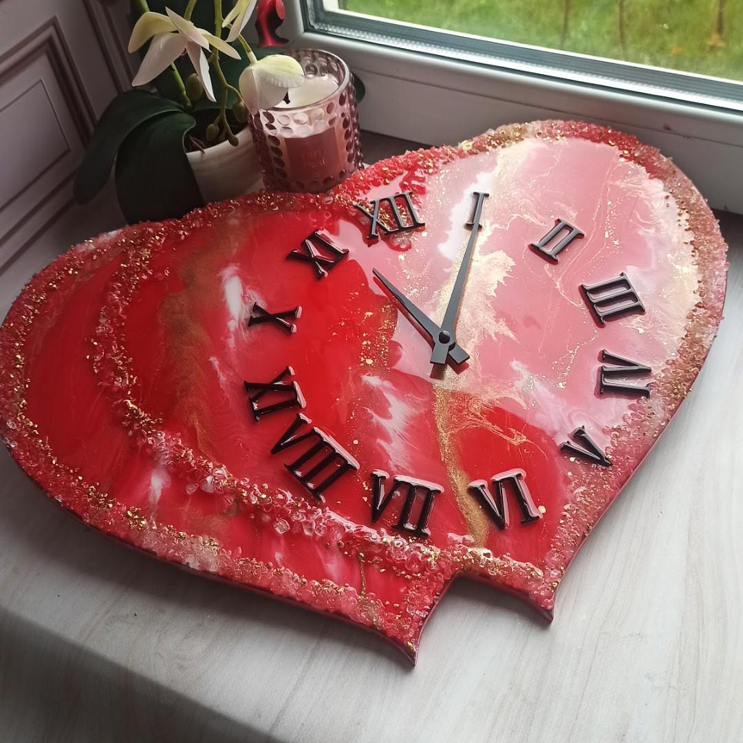 Часы настенные из эпоксидной смолы Влюбленные сердца 40x30 см