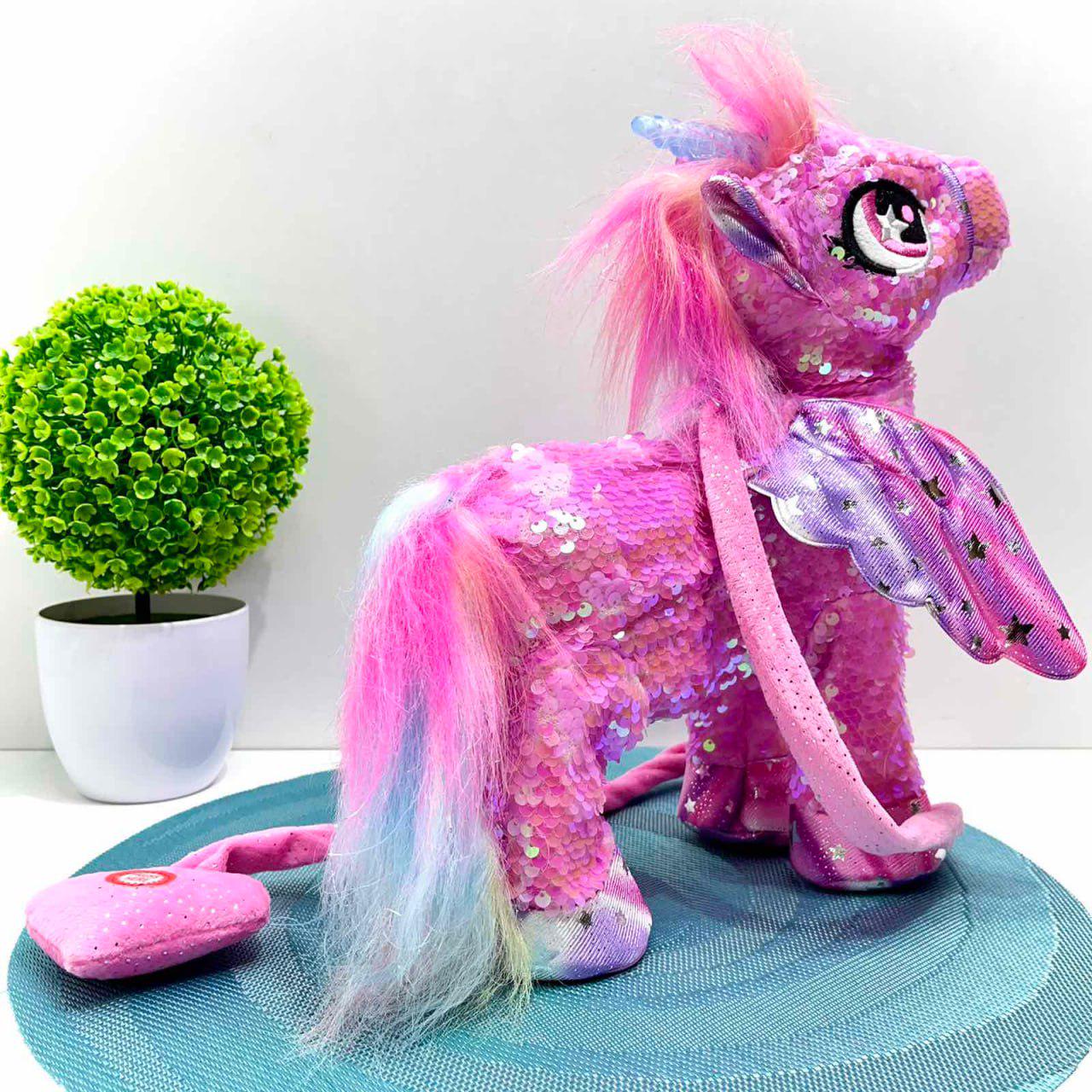 М'яка іграшка інтерактивна Казкова конячка-єдиноріг/повідець/звук/світло Рожевий (M 6202 I UA) - фото 4 М'яка іграшка інтерактивна Казкова конячка-єдиноріг/повідець/звук/світло Рожевий (M 6202 I UA) - фото 4