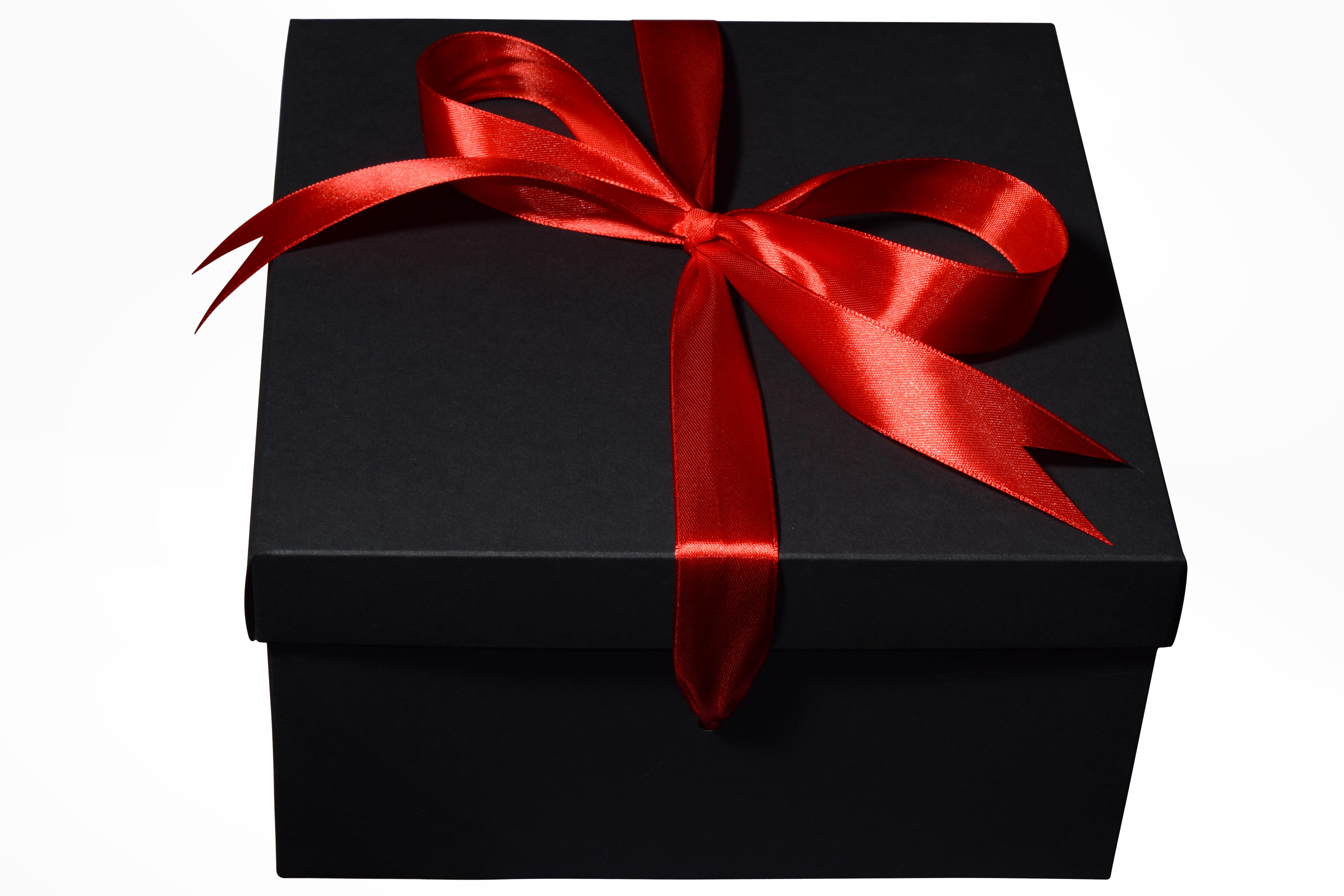 Подарочная коробка с красной лентой 22х22х12 см Черный (404134284)