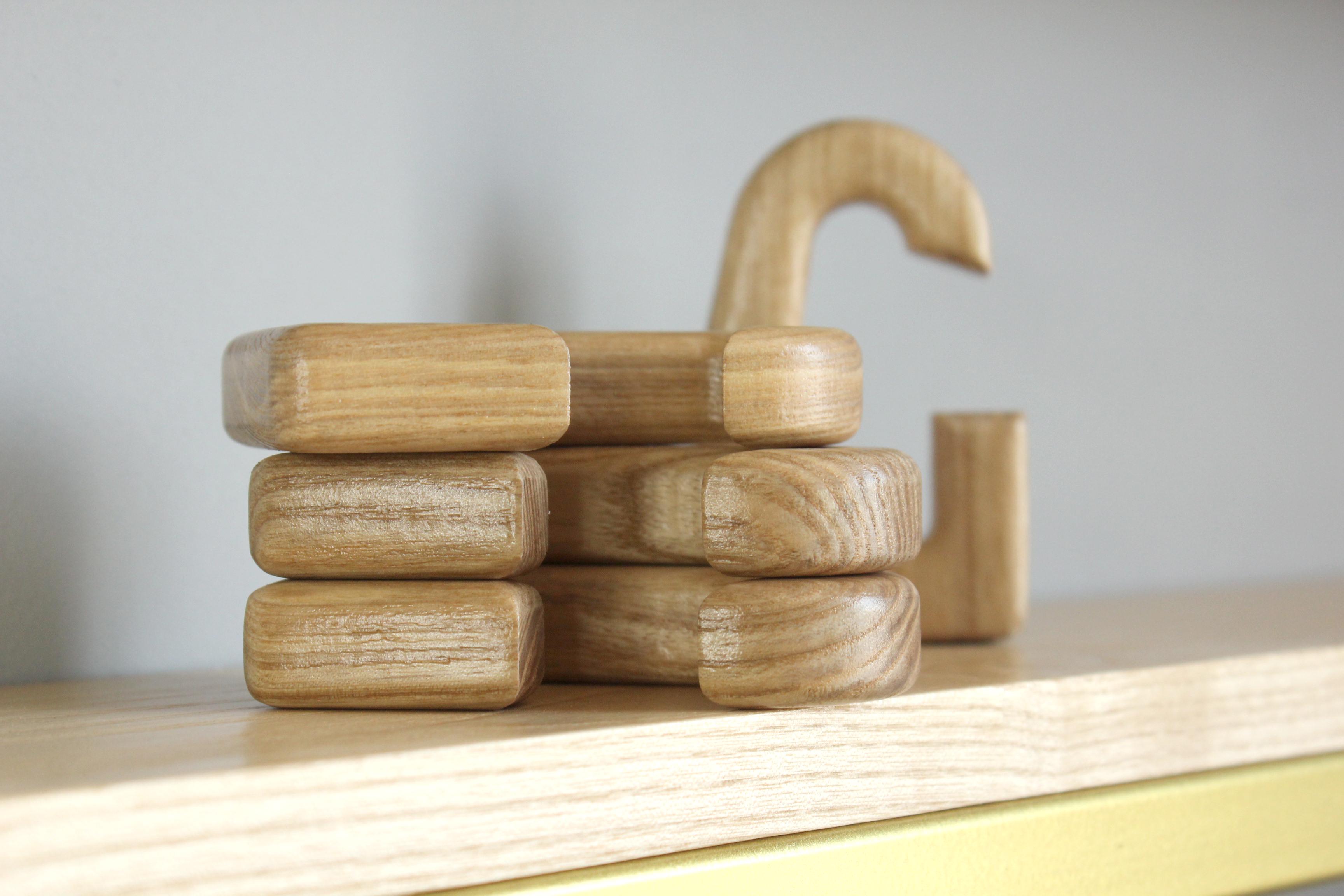 Полка-вешалка из дерева и металла в прихожую с 8 деревянными крючками 80х28,5х10 см (ML-15.5) - фото 6