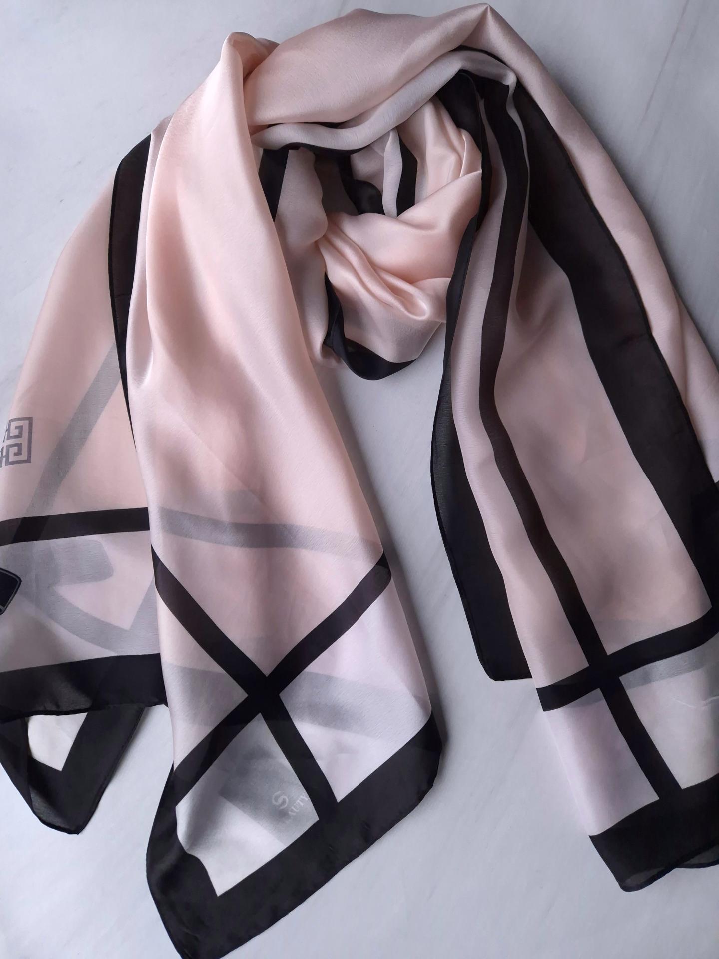 Шарф-палантин жіночий літо-весна-осінь з чорною окантовкою Beauty 176х95 см Пудровий (14126) - фото 5 Шарф-палантин жіночий літо-весна-осінь з чорною окантовкою Beauty 176х95 см Пудровий (14126) - фото 5