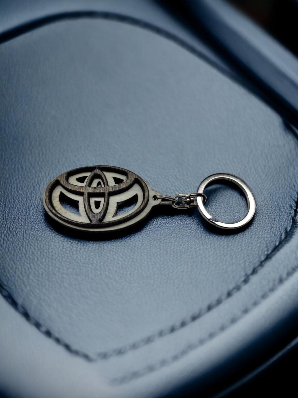 Брелок для автомобиля из дерева Toyota (2226804474)